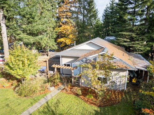 1230 Glen Urquhart Dr, Courtenay, BC 