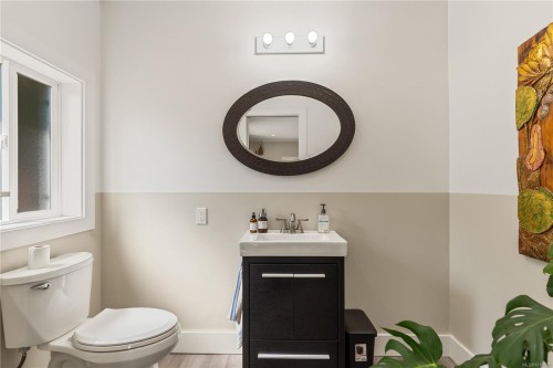 1468 Stroud Rd, Victoria, BC 