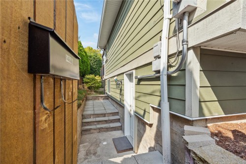 1468 Stroud Rd, Victoria, BC 