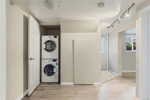 1468 Stroud Rd, Victoria, BC 