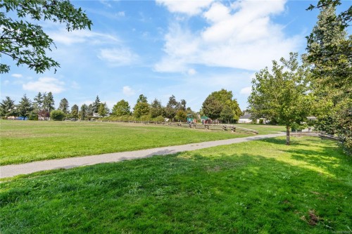 1468 Stroud Rd, Victoria, BC 