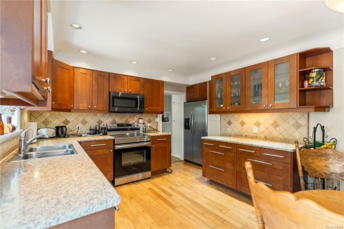 1468 Stroud Rd, Victoria, BC 