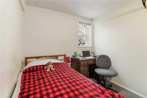 1742 Denman St, Victoria, BC - Indoor Photo Showing Bedroom