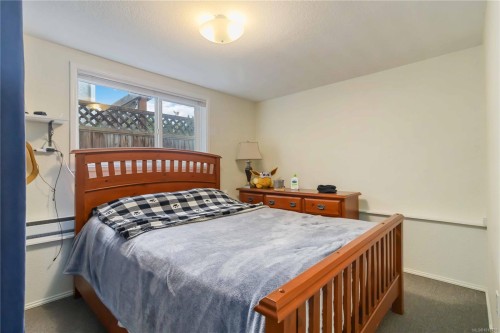 1742 Denman St, Victoria, BC - Indoor Photo Showing Bedroom