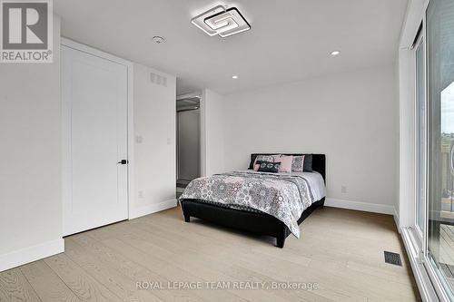 Primary bedroom w/ 5-pc ensuite - 826 Alpine Avenue, Ottawa, ON - Indoor Photo Showing Bedroom