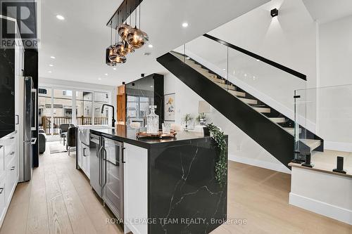 826 Alpine Avenue, Ottawa, ON - Indoor Photo Showing Kitchen With Upgraded Kitchen