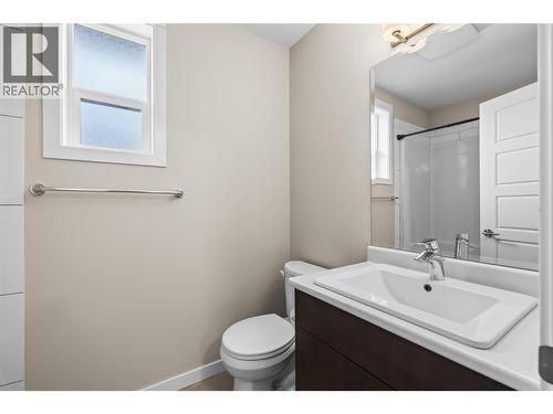 Second level 4-piece Bathroom - 680 Old Meadows Road Unit# 86, Kelowna, BC - Indoor Photo Showing Bathroom