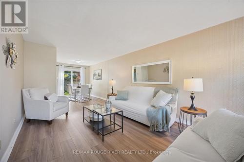 695 Hillcroft Street, Oshawa (Eastdale), ON - Indoor Photo Showing Living Room