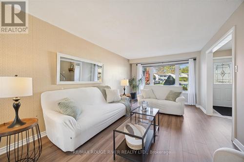 695 Hillcroft Street, Oshawa (Eastdale), ON - Indoor Photo Showing Living Room