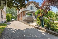 1398 SIMCOE STREET S  Oshawa (Lakeview), ON L1H 4M4