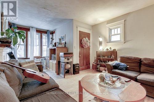 781 Dufferin Avenue, London East (East G), ON - Indoor Photo Showing Living Room