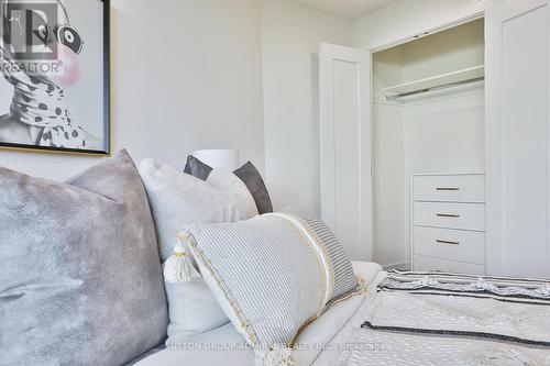 610 - 7250 Yonge Street, Vaughan, ON - Indoor Photo Showing Bedroom