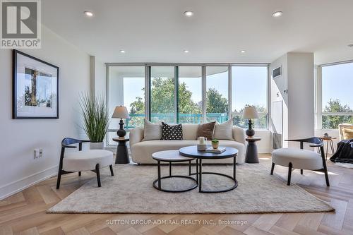 610 - 7250 Yonge Street, Vaughan, ON - Indoor Photo Showing Living Room