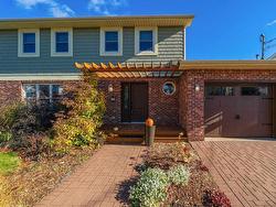 25 Dorothea Drive  Dartmouth, NS B2W 5X1
