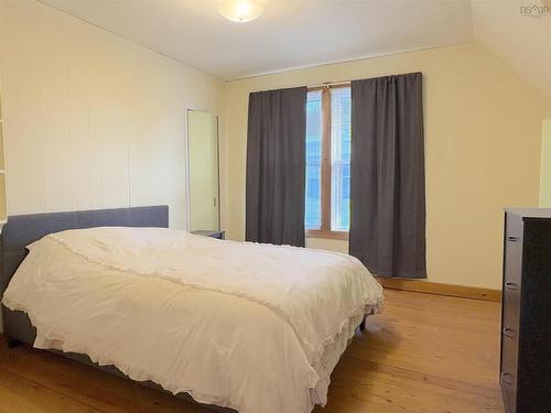 142 Mowatt Street, Shelburne, NS 