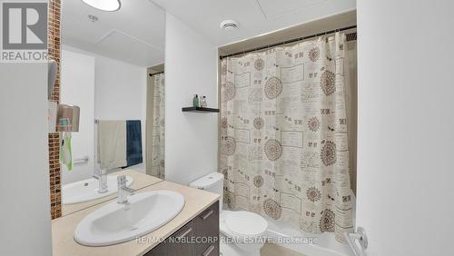810 - 375 King Street W, Toronto, ON - Indoor Photo Showing Bathroom