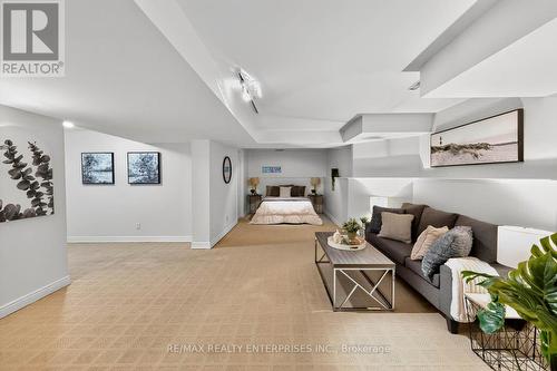 336 Oakridge Court, Oakville, ON - Indoor Photo Showing Other Room