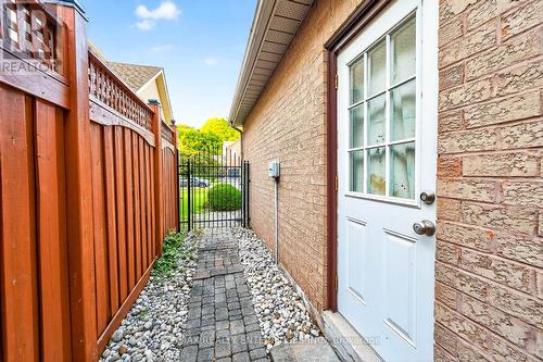 336 Oakridge Court, Oakville, ON - Outdoor With Exterior