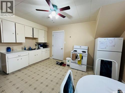 335 Chaplin Street W, Swift Current, SK - Indoor