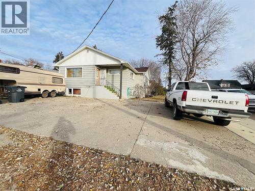 335 Chaplin Street W, Swift Current, SK - Outdoor