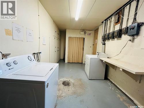 335 Chaplin Street W, Swift Current, SK - Indoor Photo Showing Laundry Room
