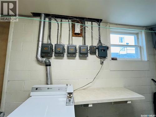 335 Chaplin Street W, Swift Current, SK - Indoor Photo Showing Laundry Room
