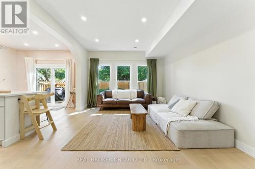 13 Linden Street, Aylmer, ON - Indoor Photo Showing Living Room