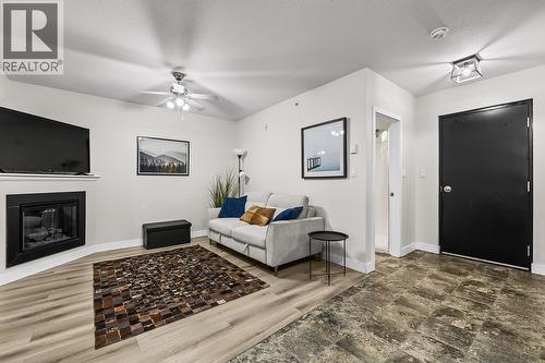 140 Asher Road Unit# 412, Kelowna, BC - Indoor Photo Showing Living Room With Fireplace