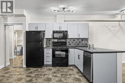 140 Asher Road Unit# 412, Kelowna, BC - Indoor Photo Showing Kitchen