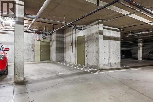 140 Asher Road Unit# 412, Kelowna, BC - Indoor Photo Showing Garage
