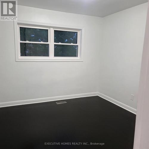 2221 Ghent Avenue, Burlington, ON - Indoor Photo Showing Other Room