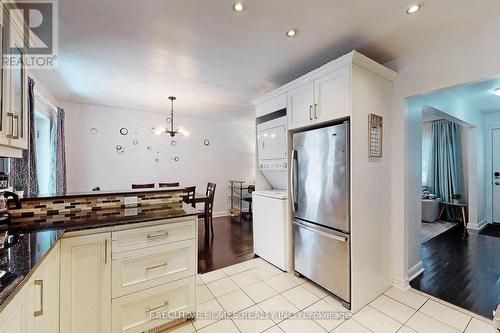 2221 Ghent Avenue, Burlington, ON - Indoor Photo Showing Kitchen
