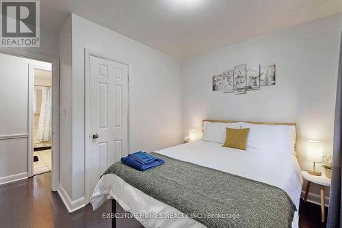 2221 Ghent Avenue, Burlington, ON - Indoor Photo Showing Bedroom