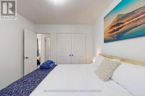 2221 Ghent Avenue, Burlington, ON - Indoor Photo Showing Bedroom