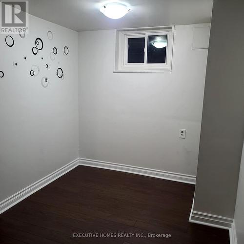 2221 Ghent Avenue, Burlington, ON - Indoor Photo Showing Other Room