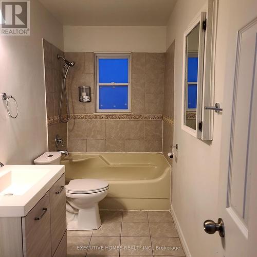 2221 Ghent Avenue, Burlington, ON - Indoor Photo Showing Bathroom