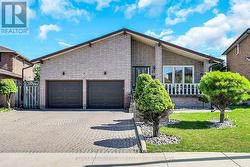 140 SOLOMON CRESCENT  Hamilton, ON L8W 2G7