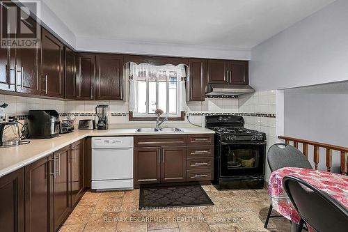 140 Solomon Crescent, Hamilton, ON - Indoor Photo Showing Kitchen With Double Sink
