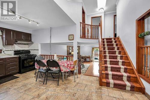 140 Solomon Crescent, Hamilton, ON - Indoor Photo Showing Other Room