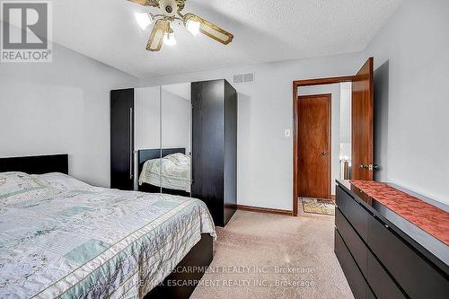 140 Solomon Crescent, Hamilton, ON - Indoor Photo Showing Bedroom