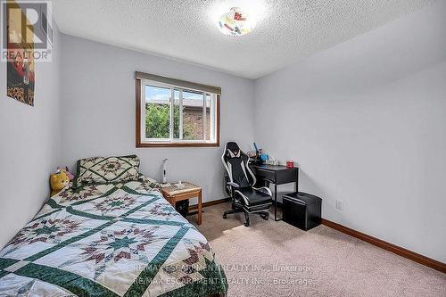 140 Solomon Crescent, Hamilton, ON - Indoor Photo Showing Bedroom