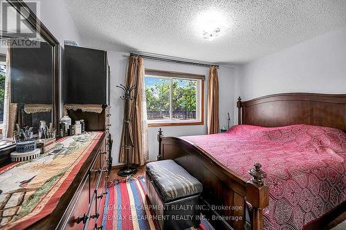 140 Solomon Crescent, Hamilton, ON - Indoor Photo Showing Bedroom
