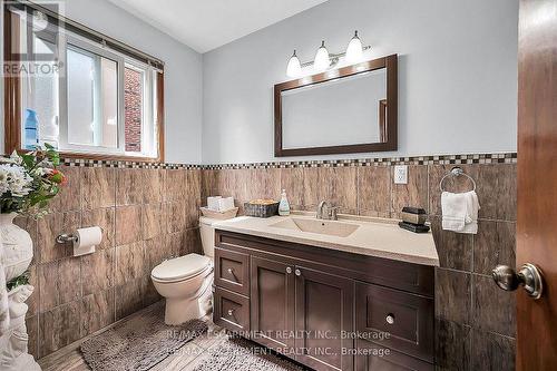 140 Solomon Crescent, Hamilton, ON - Indoor Photo Showing Bathroom