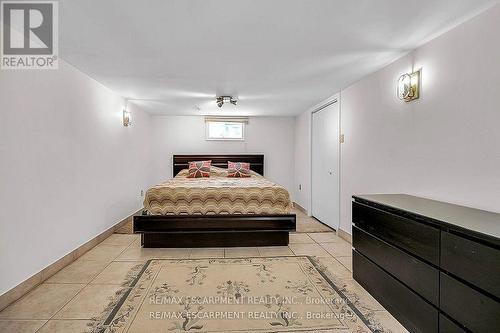 140 Solomon Crescent, Hamilton, ON - Indoor Photo Showing Bedroom