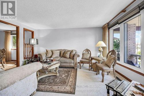 140 Solomon Crescent, Hamilton, ON - Indoor Photo Showing Living Room