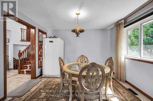 140 Solomon Crescent, Hamilton, ON - Indoor Photo Showing Dining Room