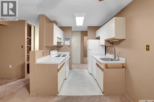 108 3420 Park Street, Regina, SK - Indoor Photo Showing Kitchen