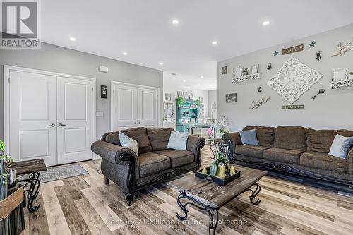 621 Lindsay  30 Road, Northern Bruce Peninsula, ON - Indoor Photo Showing Living Room