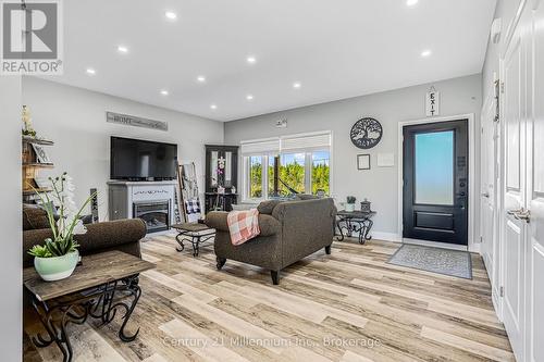621 Lindsay  30 Road, Northern Bruce Peninsula, ON - Indoor Photo Showing Living Room With Fireplace