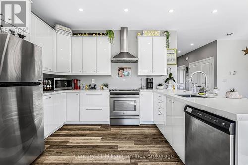 621 Lindsay  30 Road, Northern Bruce Peninsula, ON - Indoor Photo Showing Kitchen With Upgraded Kitchen
